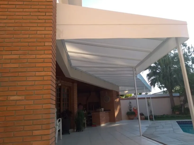 TACobertura fixa com revestimento em lona