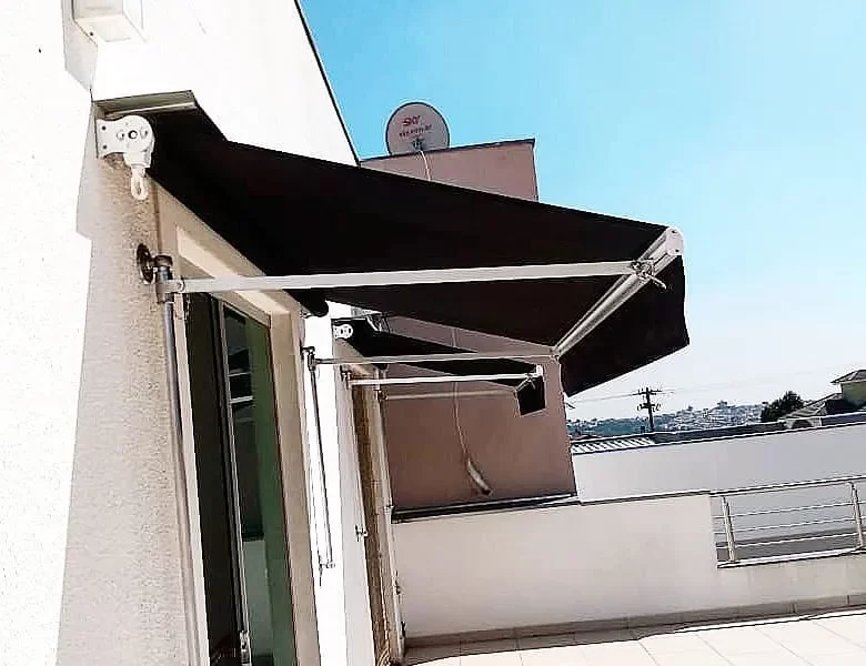 Da Luz do Sol à Sombra Relaxante: As Vantagens dos Toldos Articulados em Praia Grande, SP 2
