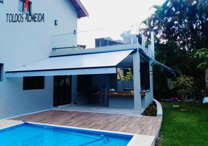 Sua Casa mais bonita com um belíssimo toldo articulado em Praia Grande